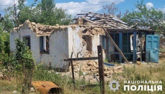 Россияне атаковали три района Херсонской области: В Антоновке погибла женщина, еще 14 человек были ранены 