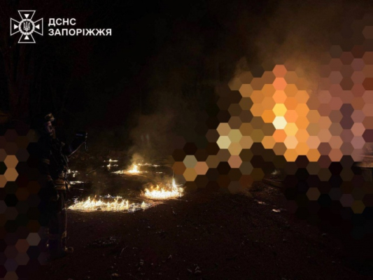 Россияне атаковали Запорожье ФАБ, возник пожар 