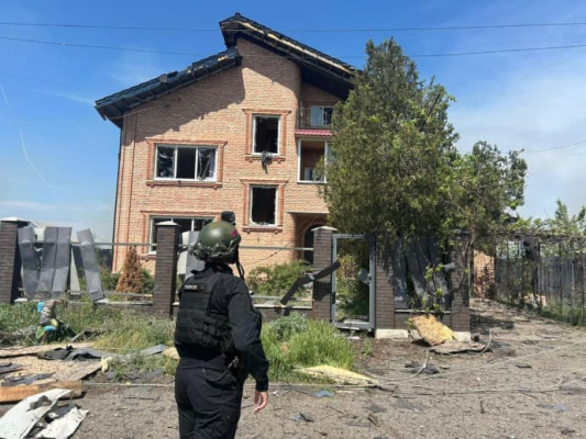 Россияне днем сбросили авиабомбы на Александро-Калиново в Донецкой области: убили 2-х женщин 1 Россияне днем сбросили авиабомбы на Александро-Калиново в Донецкой области: убили 2-х женщин