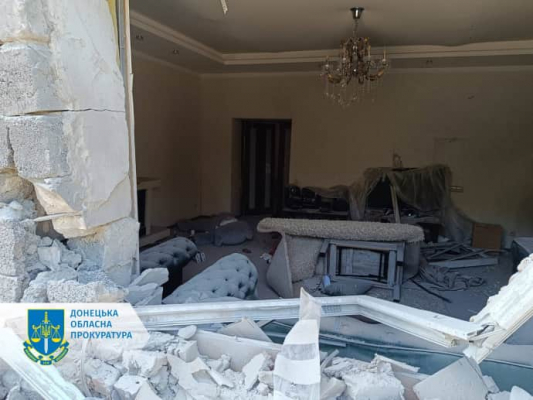 Россияне нанесли ракетный удар по пригороду Покровска: убили 2 гражданских, ранили взрослого и ребенка  