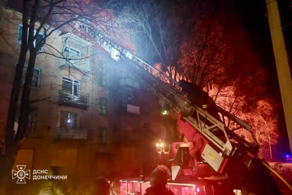 Россияне ночью ударили по Краматорску: разрушениям подвергся жилой дом, возник пожар 1 Россияне ночью ударили по Краматорску: разрушениям подвергся жилой дом, возник пожар
