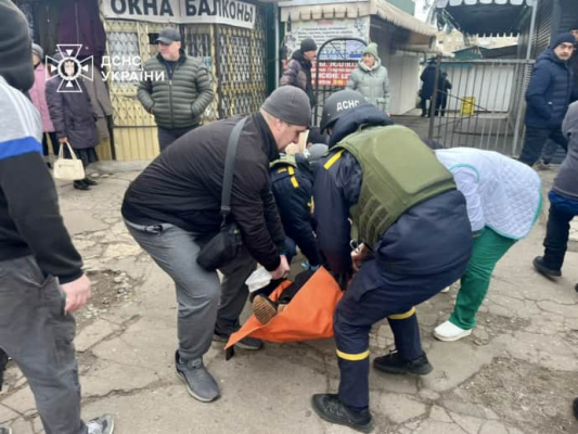 Россияне ударили по центральному рынку Никополя: есть раненые 1 Россияне ударили по центральному рынку Никополя: есть раненые