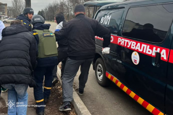 Россияне ударили по центральному рынку Никополя: есть раненые 2 Россияне ударили по центральному рынку Никополя: есть раненые