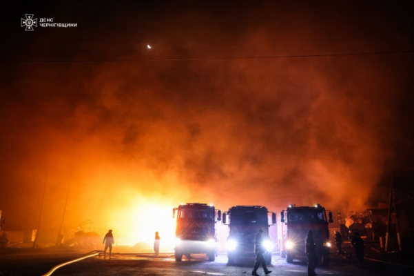 Россияне ударили по спасателям, тушившим пожар в Черниговской области: четверо раненых 