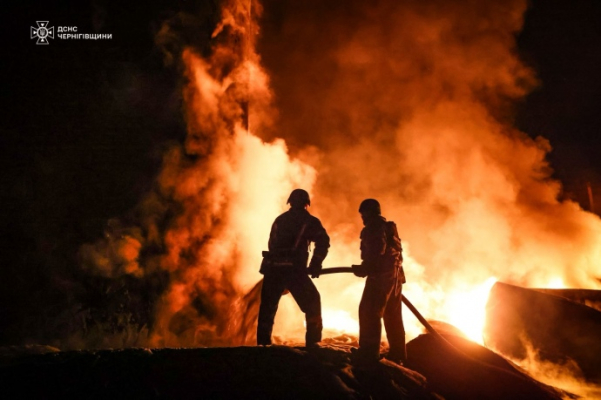 Россияне ударили по спасателям, тушившим пожар в Черниговской области: четверо раненых 