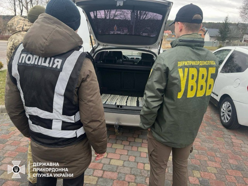 Розраховували на процвітання схеми. Прикордонники затримали "бізнесменів" на хабарі 3 Розраховували на процвітання схеми. Прикордонники затримали "бізнесменів" на хабарі