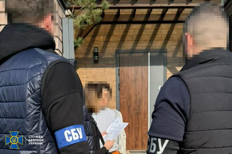 СБУ спіймала зрадницю, яка допомагала росіянам під час боїв за Київ 1 СБУ спіймала зрадницю, яка допомагала росіянам під час боїв за Київ