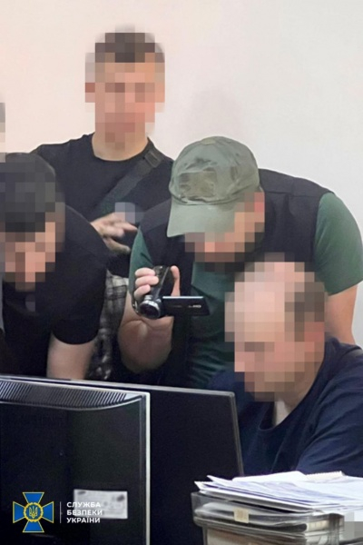 СБУ затримала чиновника Хмельницької міськради, який працював на ФСБ 2 СБУ затримала чиновника Хмельницької міськради, який працював на ФСБ