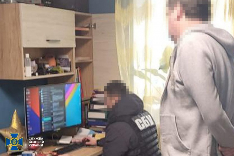 Шпигував за військовими літаками ЗСУ: правоохоронці затримали агента РФ