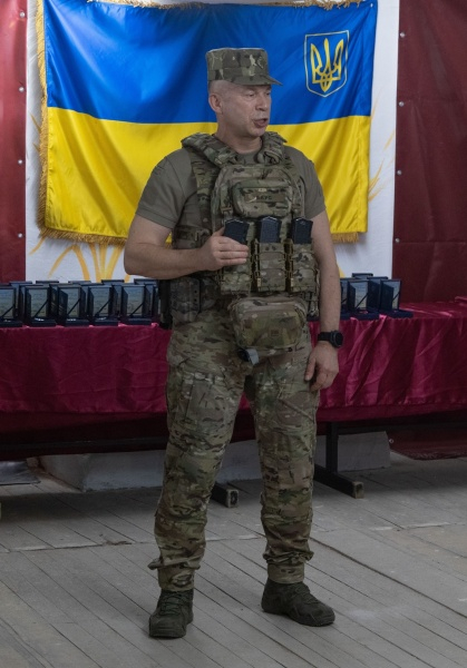 Сирський нагородив десантників, які беруть участь в курській операції