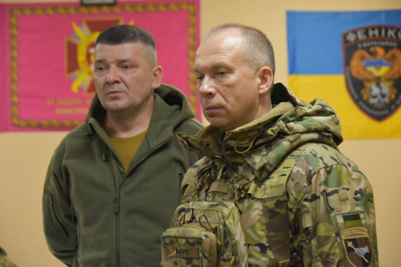 Сирський провів роботу на Бахмутському та Сіверському напрямках і доповів про обстановку 2 Сирський провів роботу на Бахмутському та Сіверському напрямках і доповів про обстановку