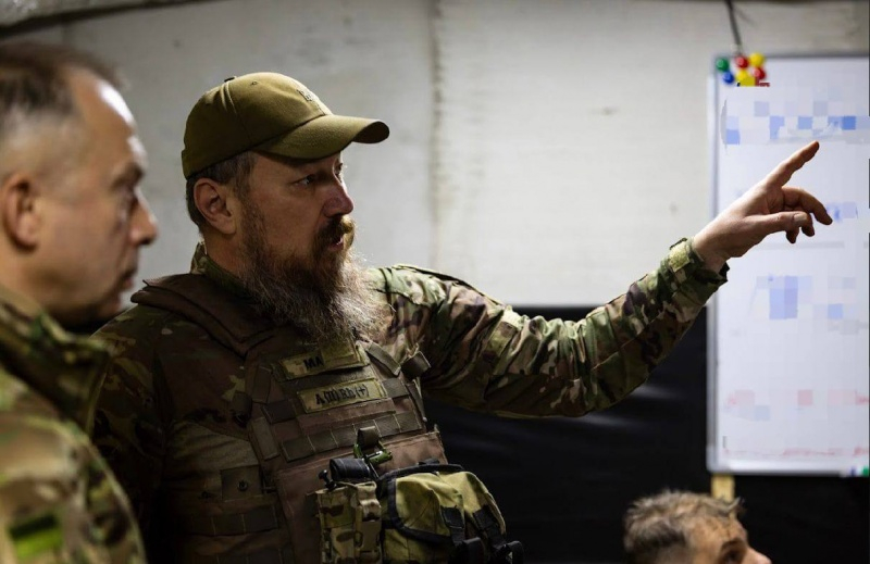 Сирський з'їздив на Донбас та прийняв низку рішень на "гарячих" напрямках: що відомо 2 Сирський з'їздив на Донбас та прийняв низку рішень на "гарячих" напрямках: що відомо