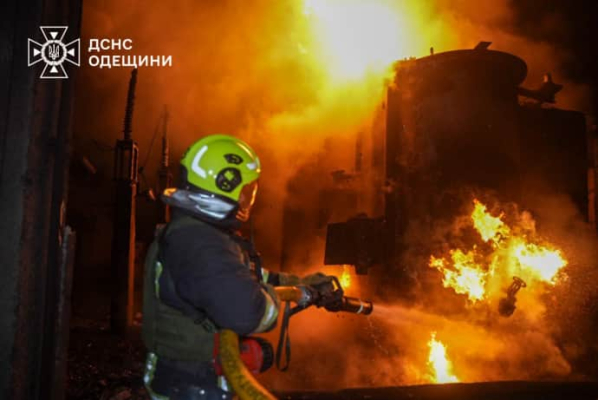Спасатели показали последствия массированного удара РФ по Одесской области 1 Спасатели показали последствия массированного удара РФ по Одесской области