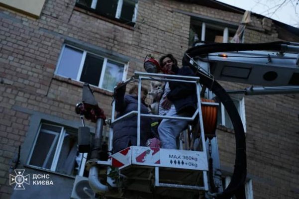 Спасатели показали последствия вражеской комбинированной атаки на Киев 