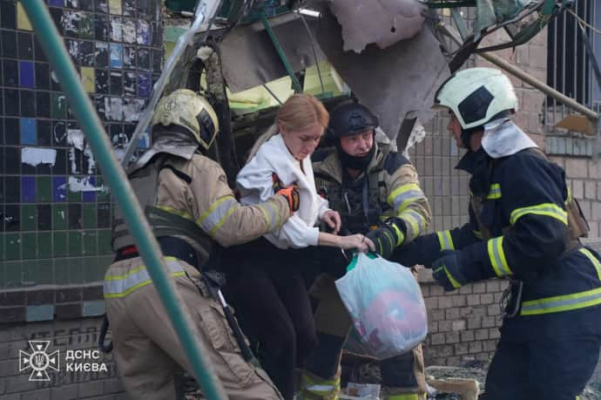 Спасатели показали последствия вражеской комбинированной атаки на Киев 