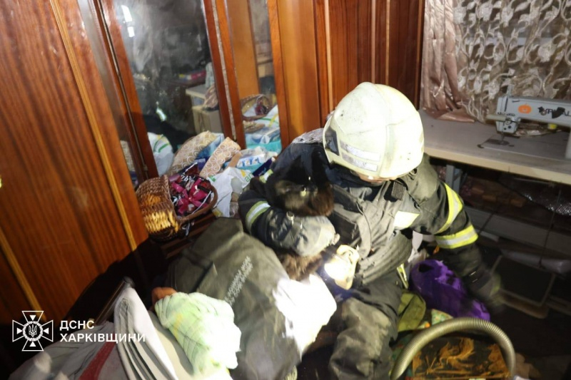 У ДСНС показали фото наслідків удару дрону РФ по будинку у Харкові: є постраждалі 4 У ДСНС показали фото наслідків удару дрону РФ по будинку у Харкові: є постраждалі