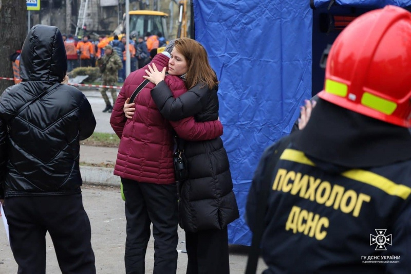 Удар по Дніпру: постраждали 30 людей, рятувальники ліквідували всі загоряння 4 Удар по Дніпру: постраждали 30 людей, рятувальники ліквідували всі загоряння