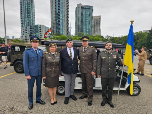 Украинские воины впервые приняли участие в параде в Торонто 