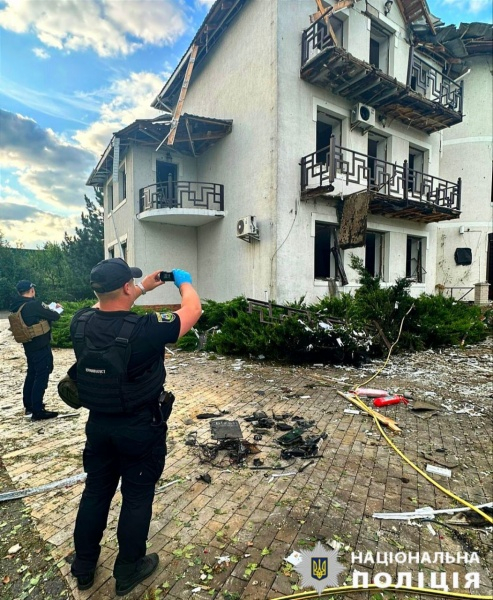 Уламки дрону пошкодили будинок російського опозиціонера Пономарьова, - джерело 2 Уламки дрону пошкодили будинок російського опозиціонера Пономарьова, - джерело