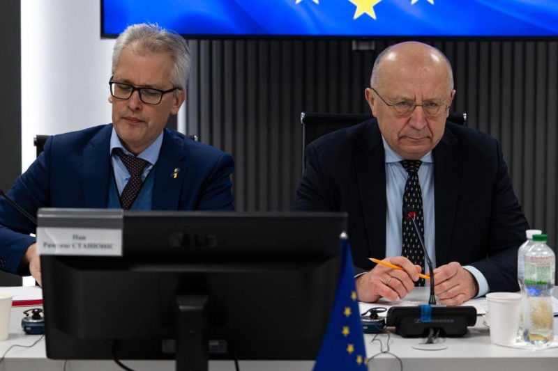 Умєров і комісар ЄС Кубілюс обговорили підготовку бригад стратегічного резерву 2 Умєров і комісар ЄС Кубілюс обговорили підготовку бригад стратегічного резерву