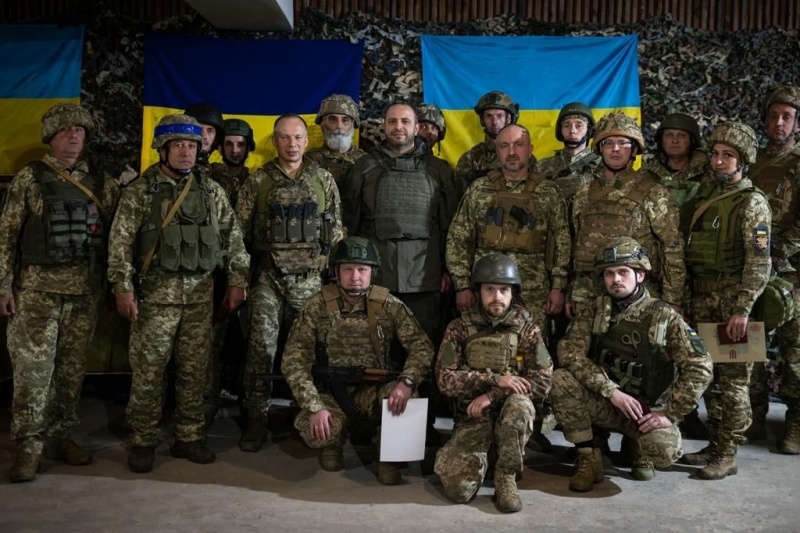 Умєров вперше після призначення побував під Бахмутом 1 Умєров вперше після призначення побував під Бахмутом