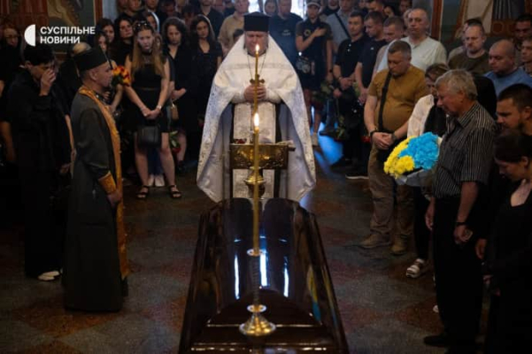 В центре Киева попрощались с погибшим пилотом F-16, Героем Украины 2 В центре Киева попрощались с погибшим пилотом F-16, Героем Украины