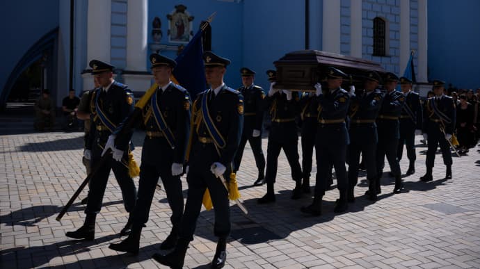 В центре Киева попрощались с погибшим пилотом F-16, Героем Украины 1 В центре Киева попрощались с погибшим пилотом F-16, Героем Украины