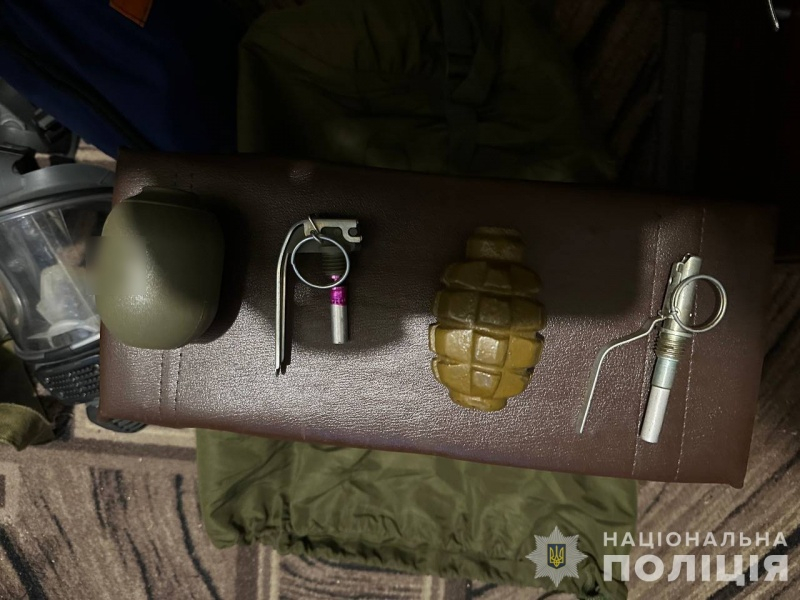 В Дніпрі правоохоронці викрили банду торговців зброєю, показали затримання