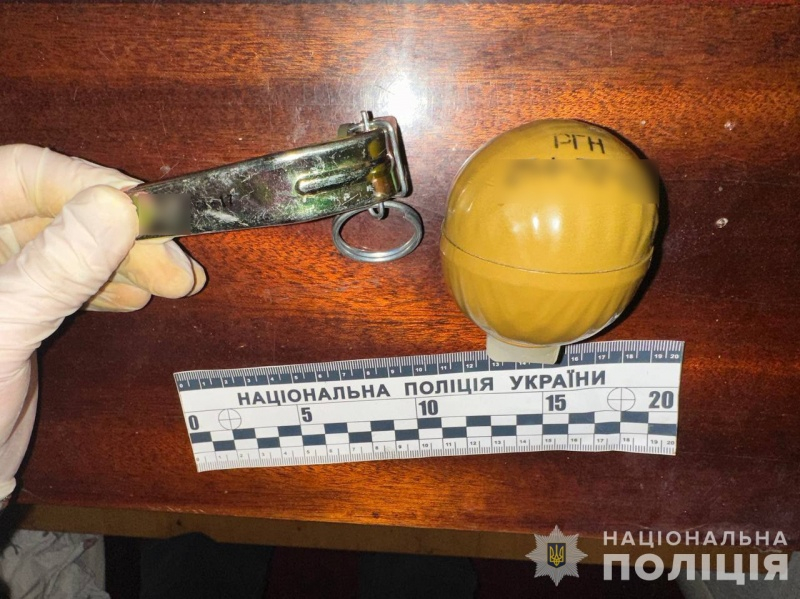 В Дніпрі правоохоронці викрили банду торговців зброєю, показали затримання