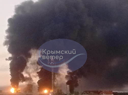 В Феодосии после атаки БпЛА горит нефтебаза 1 В Феодосии после атаки БпЛА горит нефтебаза