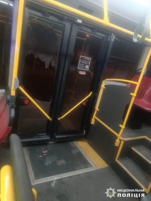 В Харькове неизвестные обстреляли автобусы из пневматического оружия: полиция проводит розыск 2 В Харькове неизвестные обстреляли автобусы из пневматического оружия: полиция проводит розыск