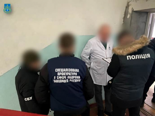 В Хмельницкой области врач ВЛК требовал у больного военного взятку за признание негодности 1 В Хмельницкой области врач ВЛК требовал у больного военного взятку за признание негодности
