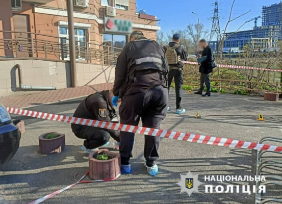 В Киеве стреляли в мужчину: он в тяжелом состоянии, нападавшего задержали 