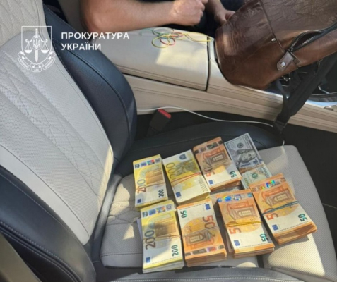 В Киеве вскрыли ''конвертцентр'' с оборотом в 1,5 млрд: задержан бывший топ-налоговик 5 В Киеве вскрыли ''конвертцентр'' с оборотом в 1,5 млрд: задержан бывший топ-налоговик