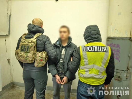 В Киеве задержали 41-летнего и 15-летнего поджигателей, которые захотели ''легких денег'' от ФСБ 