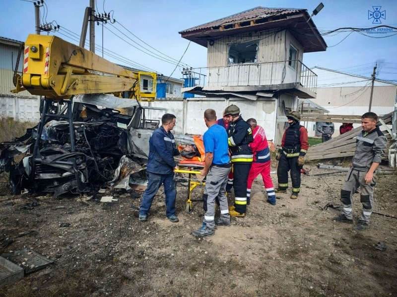 В Київській області на міні підірвалась бригада енергетиків, троє постраждалих 3 В Київській області на міні підірвалась бригада енергетиків, троє постраждалих