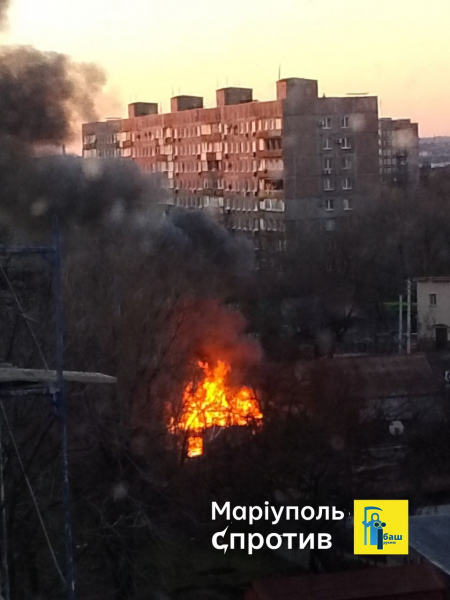 В Маріуполі між житловими будинками розірвався боєкомплект росіян