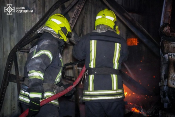 В Одессе в результате атаки БпЛА горели склады 