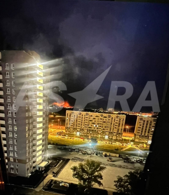 В РФ заявили про атаку сотни дронов: горят два НПЗ 