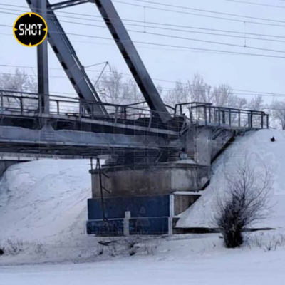 В России утром взорвали опору железнодорожного моста 1 В России утром взорвали опору железнодорожного моста