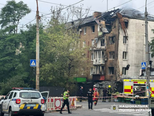 В столице из-за обстрела перекрыли ряд улиц, городской транспорт изменил маршруты движения 