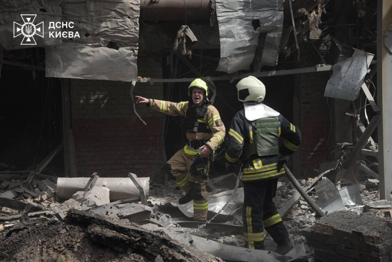 В Україні вже 38 загиблих та 190 поранених внаслідок вчорашнього обстрілу, - Зеленський