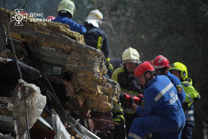 В Україні вже 38 загиблих та 190 поранених внаслідок вчорашнього обстрілу, - Зеленський