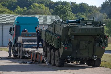 В Україну відправили партію бронетранспортерів LAV (фото)