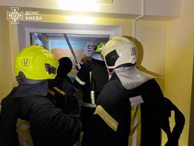 Загоряння дитячої поліклініки в Києві: у ДСНС показали наслідки атаки "Шахедів"