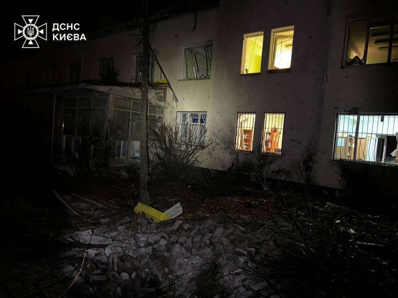 Загоряння дитячої поліклініки в Києві: у ДСНС показали наслідки атаки "Шахедів"