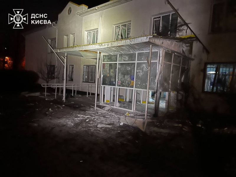 Загоряння дитячої поліклініки в Києві: у ДСНС показали наслідки атаки "Шахедів"