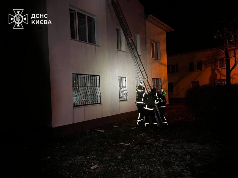 Загоряння дитячої поліклініки в Києві: у ДСНС показали наслідки атаки "Шахедів"