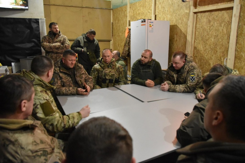 Залужний відвідав позиції в районі Куп'янська. Сирський доповів про обстановку (фото) 2 Залужний відвідав позиції в районі Куп'янська. Сирський доповів про обстановку (фото)