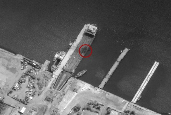ЗСУ ракетами ATACMS ударили по Керченській поромній переправі, її робота заблокована 2 ЗСУ ракетами ATACMS ударили по Керченській поромній переправі, її робота заблокована